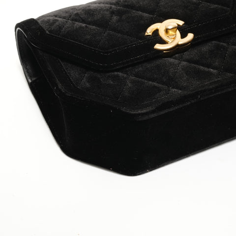 CHANEL 2022-2025 Velour Matelass Shoulder Bag black WS28006