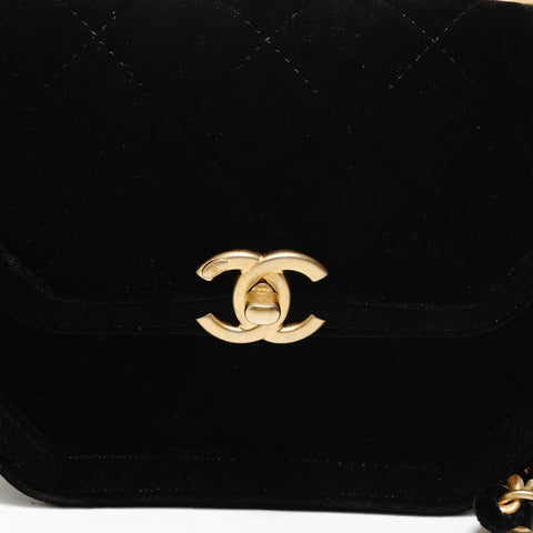 CHANEL 2022-2025 Velour Matelass Shoulder Bag black WS28006