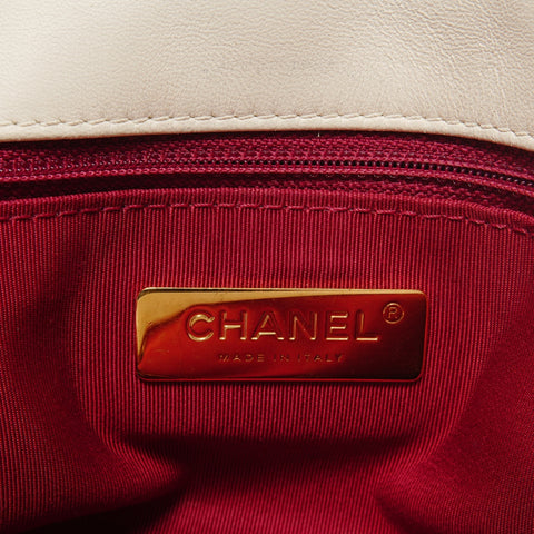 CHANEL 19 Matelasse Shoulder Bag white WS28019