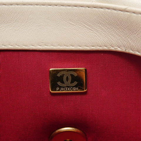 CHANEL 19 Matelasse Shoulder Bag white WS28019