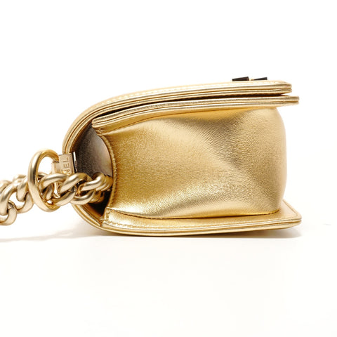 CHANEL Article n ° 19 Boy Chanel Petit sac à bandoulière or WS28053
