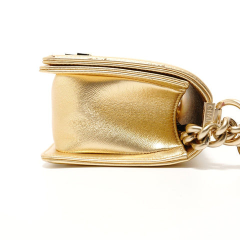 CHANEL Article n ° 19 Boy Chanel Petit sac à bandoulière or WS28053