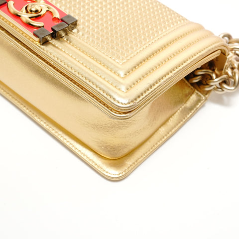 CHANEL Article n ° 19 Boy Chanel Petit sac à bandoulière or WS28053