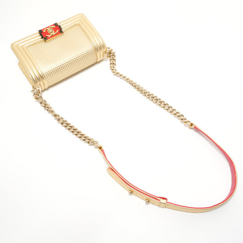 CHANEL Article n ° 19 Boy Chanel Petit sac à bandoulière or WS28053
