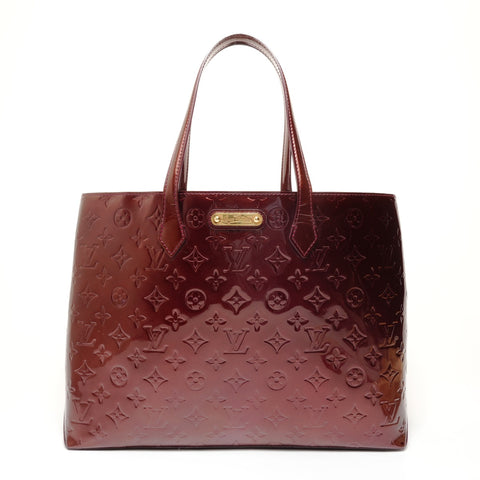 LOUIS VUITTON Monogram Vernis Wilshire MM, manufactured in 2011. Tote Bag Red WS28108