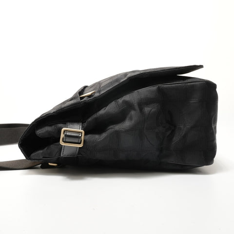 CHANEL Series 10, 2005-2006 New Travel Line Metal Gold Shoulder Bag black WS28342