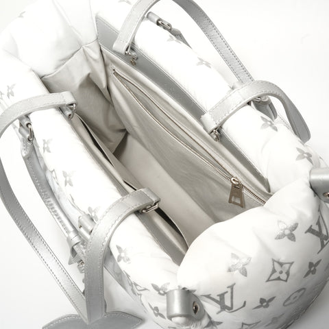 LOUIS VUITTON 2021-2025 Ski-On-The-Go MM Frost Silver Shoulder Bag white WS28405