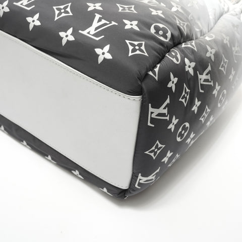 LOUIS VUITTON 2021-2025 Ski-On-The-Go MM Frost Silver Shoulder Bag white WS28405