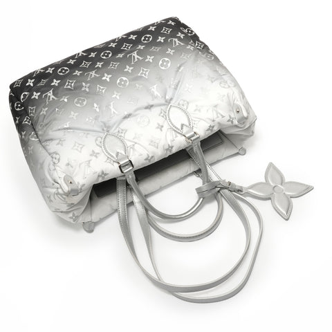 LOUIS VUITTON 2021-2025 Ski-On-The-Go MM Frost Silver Shoulder Bag white WS28405