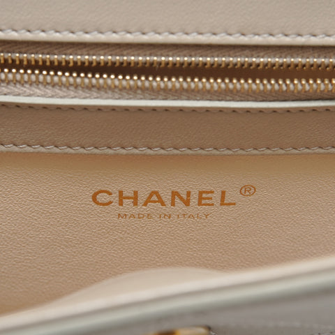 CHANEL Item No. 25, 2018 Matelass 31 RUE CAMBON Shoulder Bag beige WS28426