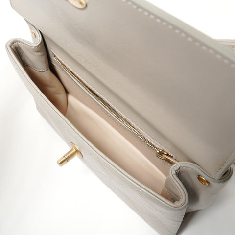 CHANEL Item No. 25, 2018 Matelass 31 RUE CAMBON Shoulder Bag beige WS28426