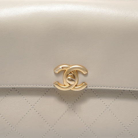 CHANEL Item No. 25, 2018 Matelass 31 RUE CAMBON Shoulder Bag beige WS28426
