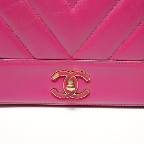 CHANEL V-stitch Mademoiselle Chain Lambskin, size 24 Shoulder Bag pink WS28513