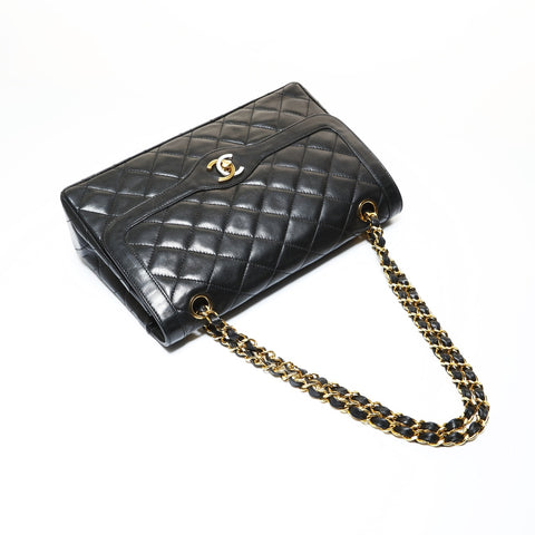CHANEL Series 0 (1985-1986): Matelass combination with Metal double flap. Shoulder Bag black WS28627