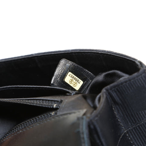 CHANEL Series 7, 1997-1999 New Travel Line, Metal: Matte Gold Shoulder Bag black WS28652