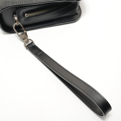 LOUIS VUITTON Epi Oche, hergestellt im Jahr 2011. Clutch-Tasche schwarz WS28661