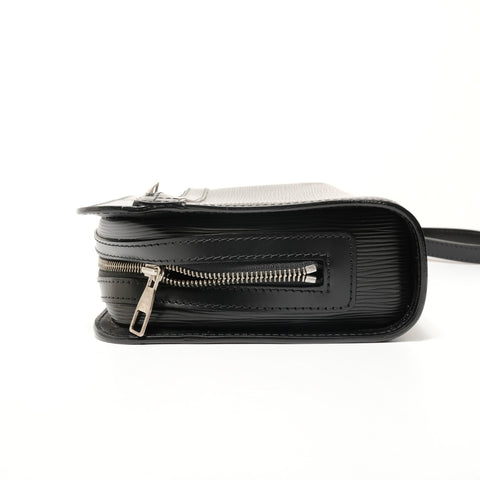 LOUIS VUITTON Epi Oche, hergestellt im Jahr 2011. Clutch-Tasche schwarz WS28661