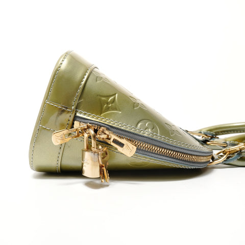 LOUIS VUITTON Alma BB Monogram Vernis, manufactured in 2011. Handbag green WS28707