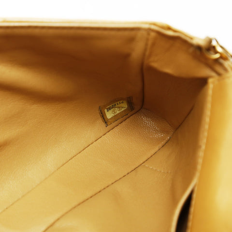 CHANEL Table #7, 1997-1999: Chocolate Bar 26, Lambskin Shoulder Bag beige WS28727