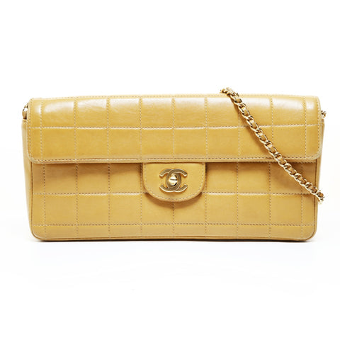 CHANEL Table #7, 1997-1999: Chocolate Bar 26, Lambskin Shoulder Bag beige WS28727