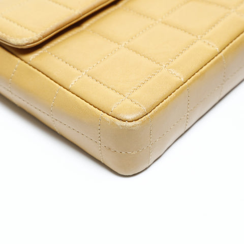 CHANEL Table #7, 1997-1999: Chocolate Bar 26, Lambskin Shoulder Bag beige WS28727