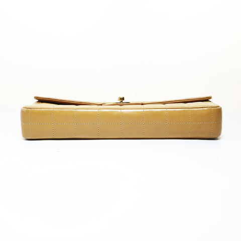 CHANEL Table #7, 1997-1999: Chocolate Bar 26, Lambskin Shoulder Bag beige WS28727