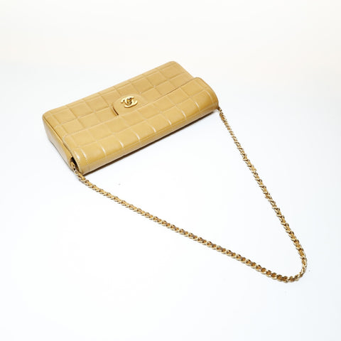 CHANEL Table #7, 1997-1999: Chocolate Bar 26, Lambskin Shoulder Bag beige WS28727