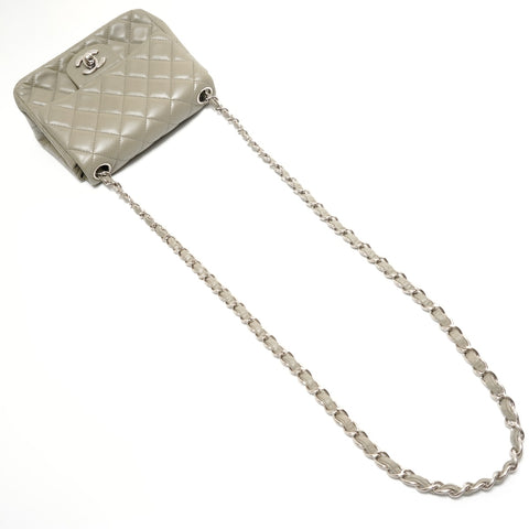 CHANEL Quilted lambskin chain crossbody bag, item number 13. Shoulder Bag green WS28800