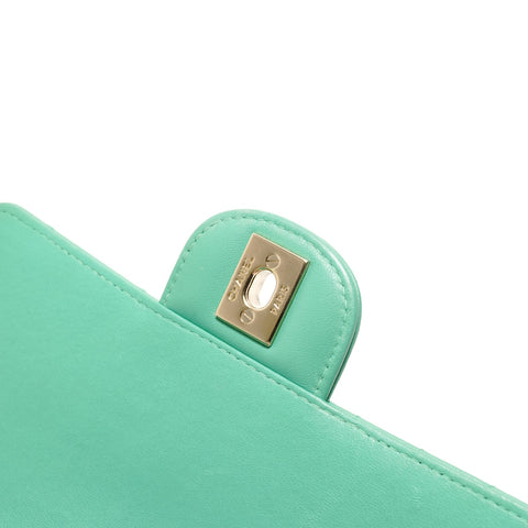 CHANEL Item No. 24, 2017-2018 Chevron V-stitch Shoulder Bag green WS28907