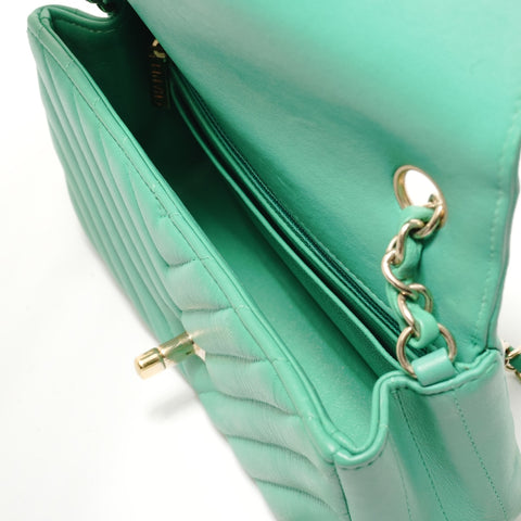 CHANEL Item No. 24, 2017-2018 Chevron V-stitch Shoulder Bag green WS28907