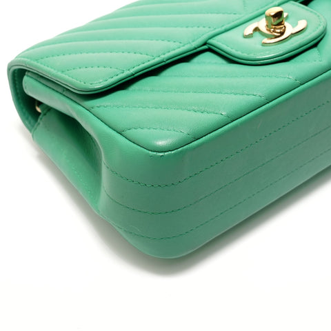 CHANEL Item No. 24, 2017-2018 Chevron V-stitch Shoulder Bag green WS28907
