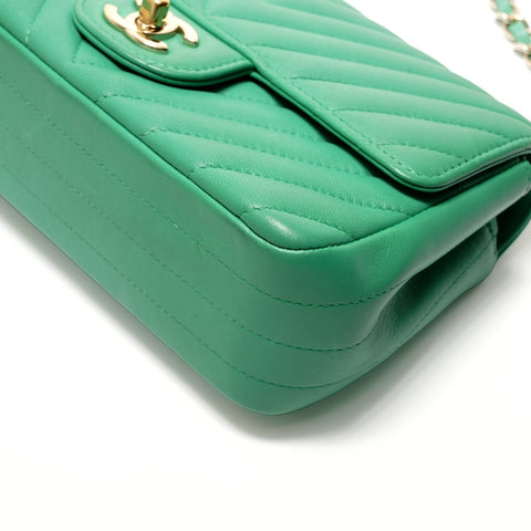 CHANEL Item No. 24, 2017-2018 Chevron V-stitch Shoulder Bag green WS28907