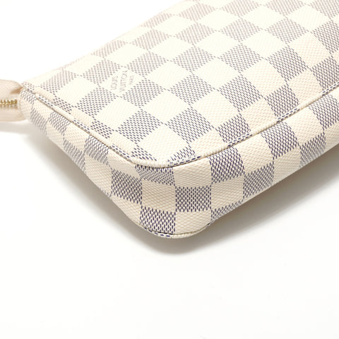 LOUIS VUITTON Azur Damier Pochette Accessoires, made in 2012. Shoulder Bag white WS28940