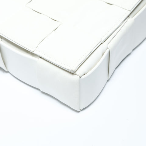 BOTTEGAVENETA Cassette INTRECCIATO Body Bag Shoulder Bag white WS28972