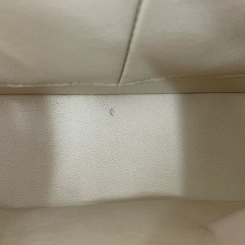 CHANEL Matelassé 25 Shoulder Bag beige WS30009