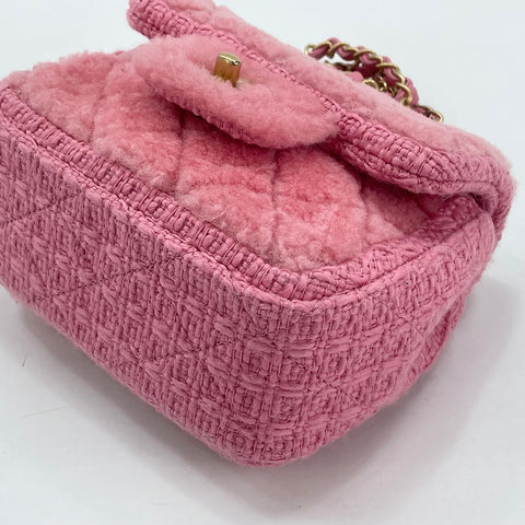 CHANEL Mini Matelassé Shoulder Bag pink WS30024