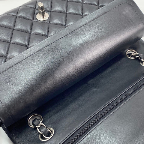 CHANEL Matelassé 25 Shoulder Bag black WS30030