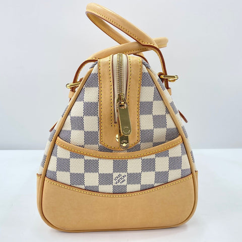 LOUIS VUITTON Berkeley Handbag white WS30050