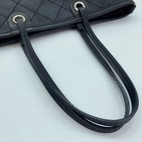 CHANEL Matelassé Einkaufstasche schwarz WS30065