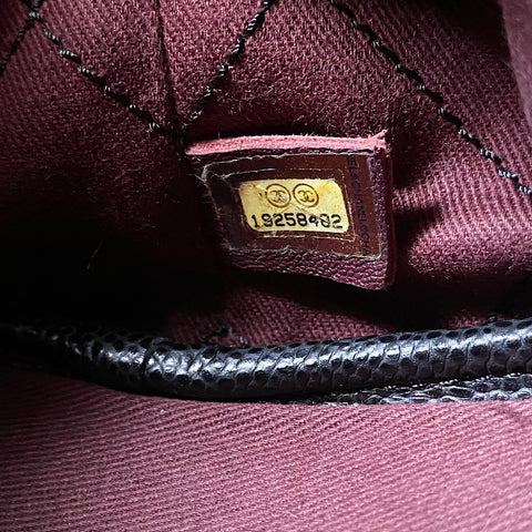 CHANEL Matelassé Einkaufstasche schwarz WS30065