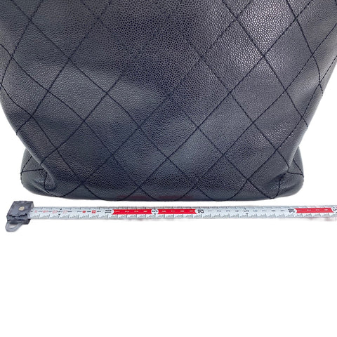 CHANEL Matelassé Einkaufstasche schwarz WS30065