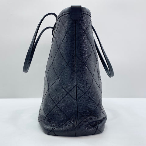 CHANEL Matelassé Einkaufstasche schwarz WS30065