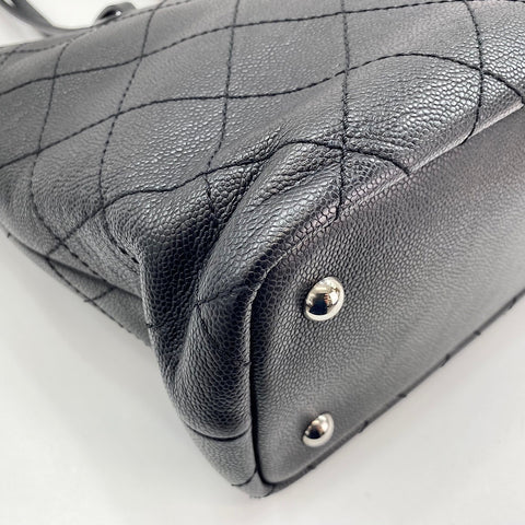 CHANEL Matelassé Einkaufstasche schwarz WS30065