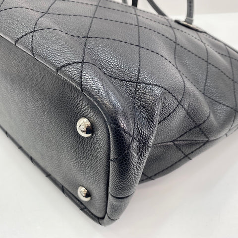 CHANEL Matelassé Einkaufstasche schwarz WS30065