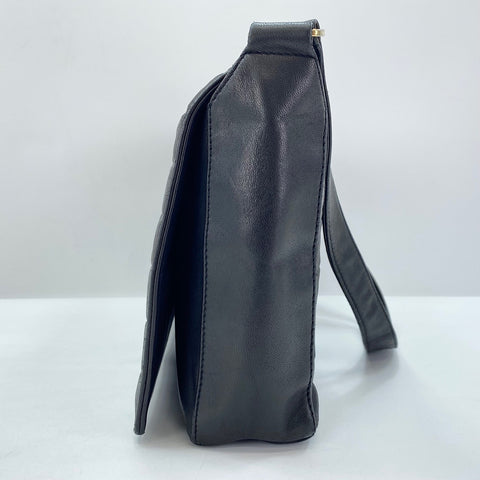 CHANEL Chocolate Bar 30 Umhängetasche schwarz WS30067
