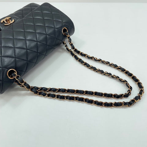 CHANEL Matelassé Umhängetasche schwarz WS30072