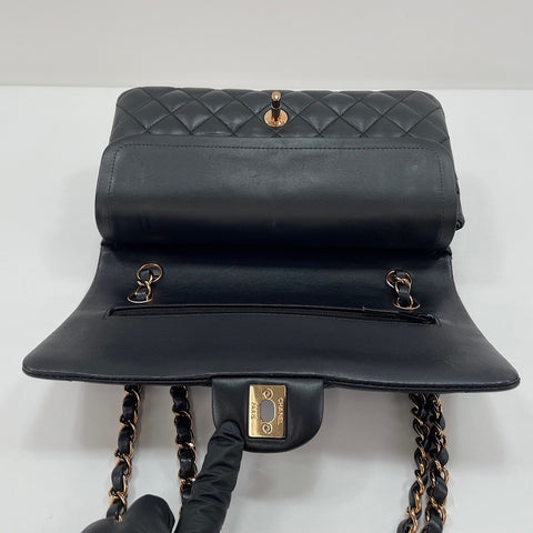 CHANEL Matelassé Umhängetasche schwarz WS30072