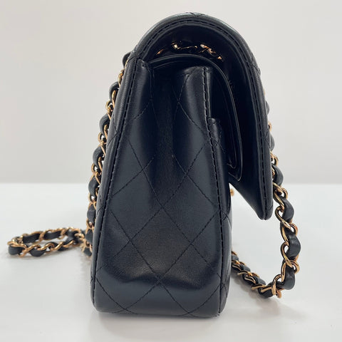 CHANEL Matelassé Umhängetasche schwarz WS30072