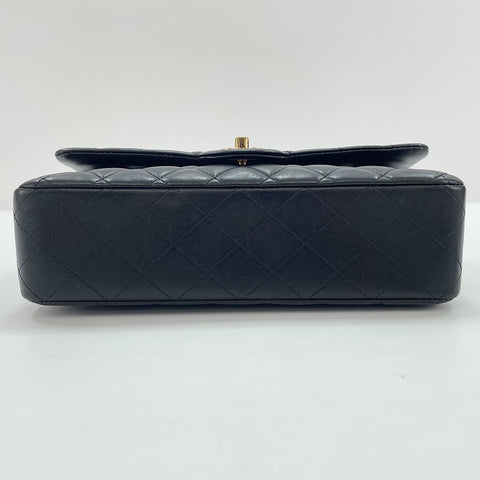 CHANEL Matelassé Umhängetasche schwarz WS30072