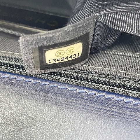 CHANEL Matelassé 25 Umhängetasche schwarz WS30073